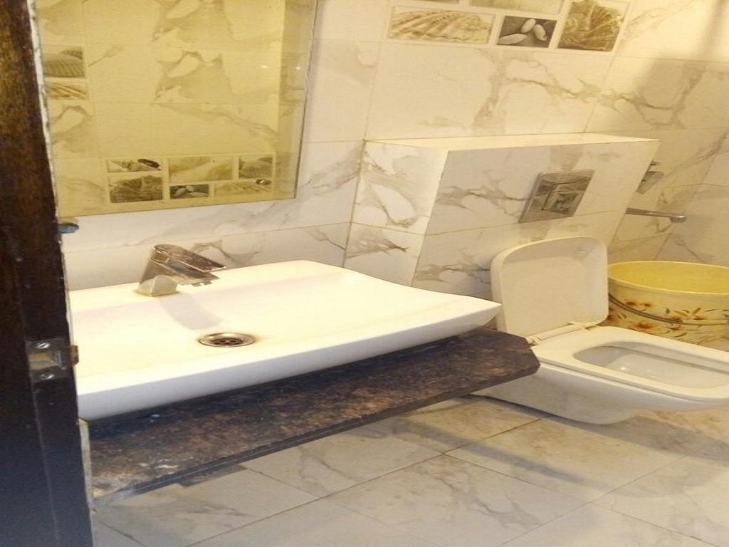 Hotel Parth Palace Ню Делхи Екстериор снимка