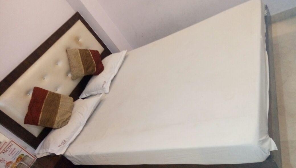 Hotel Parth Palace Ню Делхи Екстериор снимка